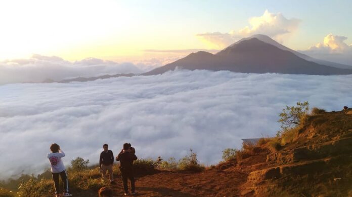 puncak gunung batur