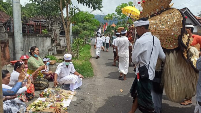 IMG-20211209-WA0006 Prosesi Ida Sesuhunan macecingak di Desa Adat Pangi