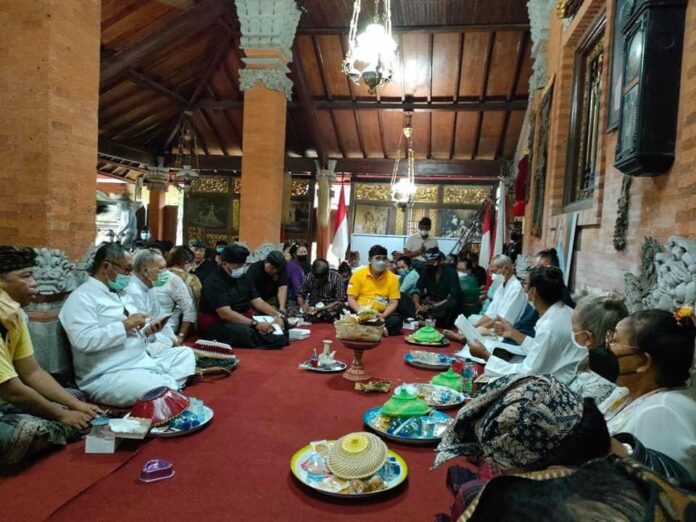 Paruman membahas rencana palebon Ida Cokorda Pemecutan XI.