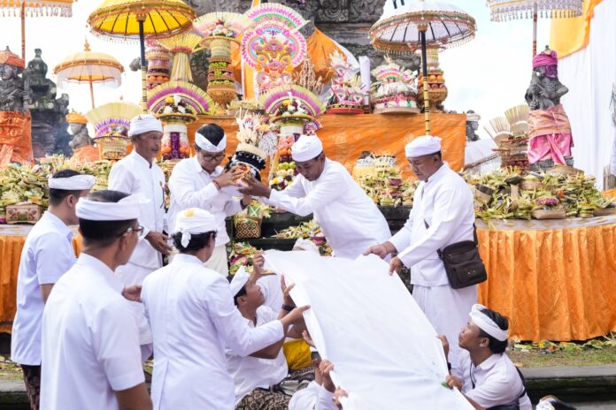 Puncak Karya Tawur Balik Sumpah Utama (3) Pura Lingga Bhuwana