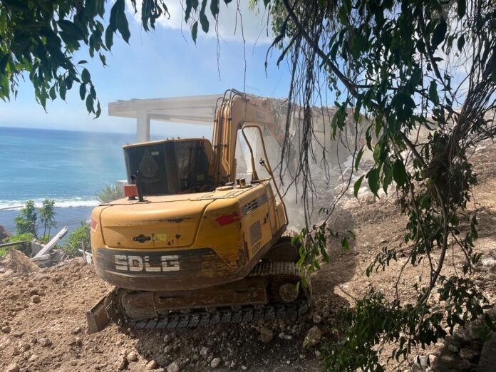 IMG-20250808-WA0004 Pantai Bingin