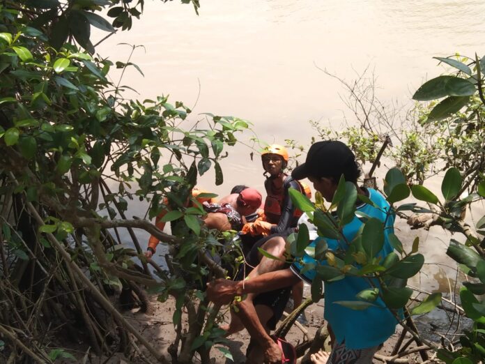 Nenek terseret arus, Jembrana
