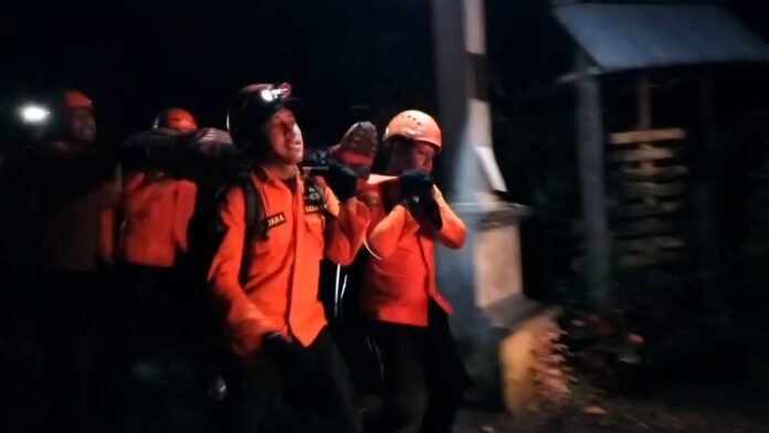 Remaja putri hipotermia di Gunung Agung