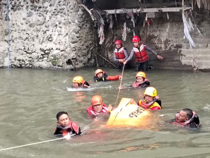 Terseret arus Tukad Badung