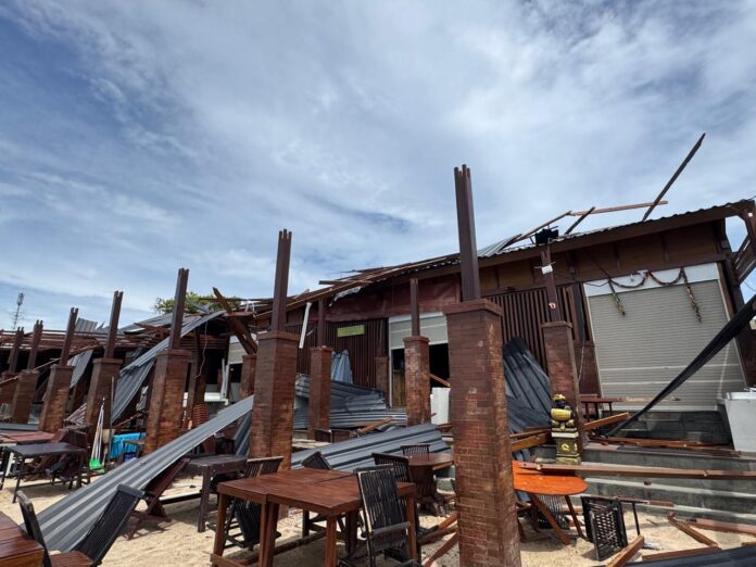 Angin kencang Kafe Jimbaran