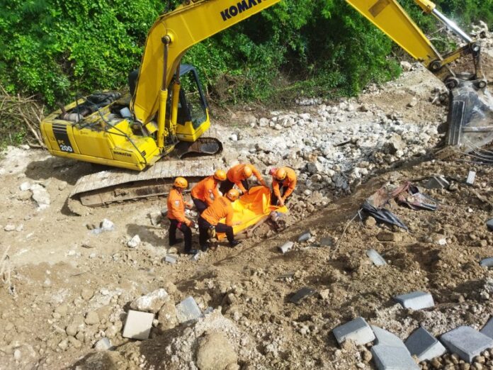 Pekerja proyek tertimbun longsor di Ungasan