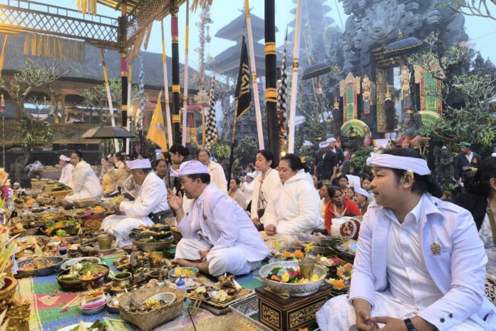 Pujawali Kasanga Pura Alas Arum Batur