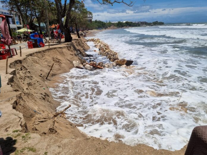 Abrasi Pantai Kuta