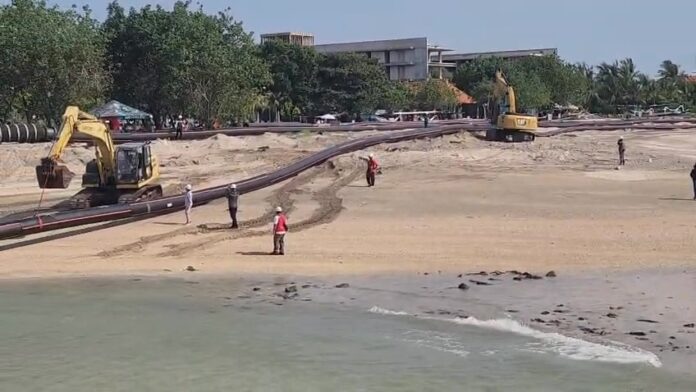 Pengisian pasir Pantai Kuta