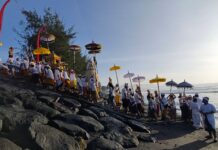 Digelar Jelang Nyepi, Ini Rahasia Spiritual di Balik Ritual Melasti yang Jarang Diketahui Melasti