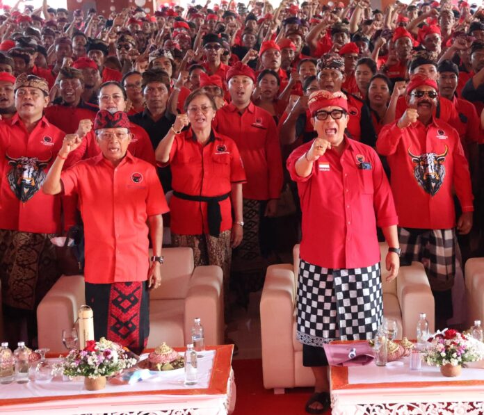 Koster lantik pengurus pdi perjuangan tabanan