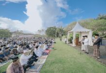 Tekankan Pentingnya Merawat Kerukunan, Bupati Adi Arnawa Hadiri Salat Id di Puspem Badung Salat Id