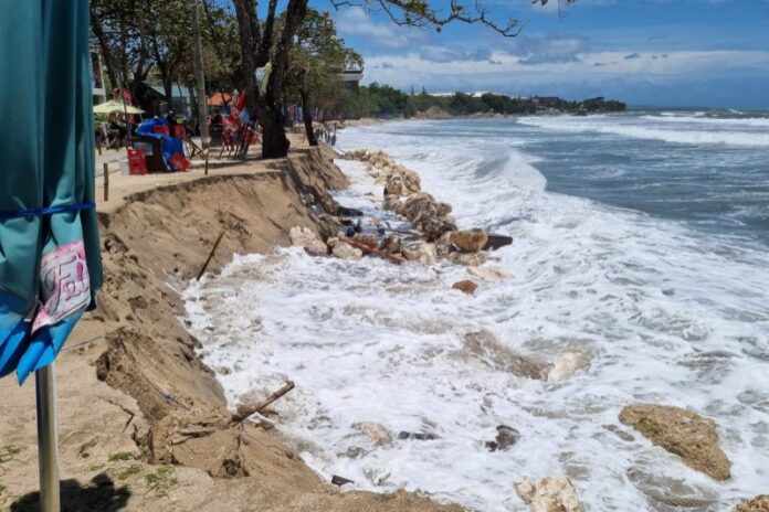 Abrasi Pantai Kuta