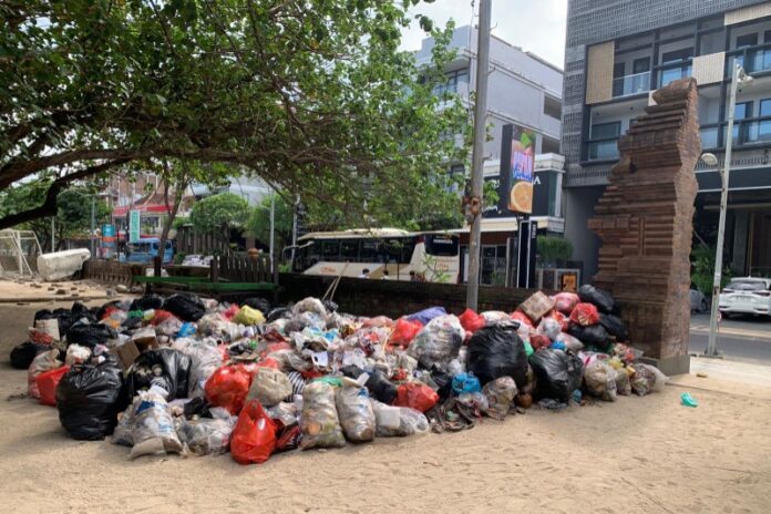 Sampah Pantai Kuta
