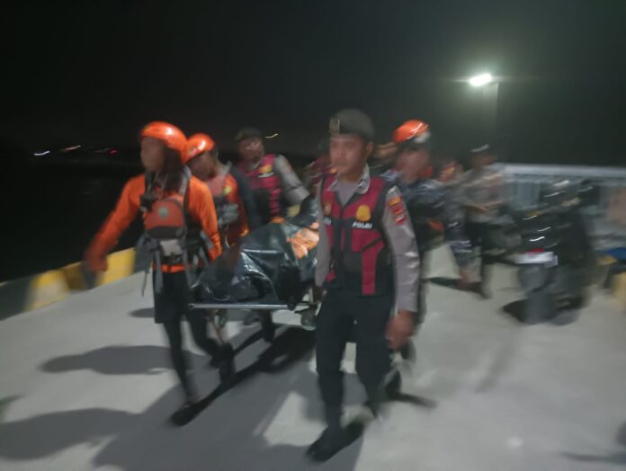 Terempas ombak Pantai Kelingking