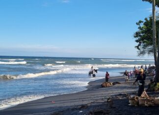 Pantai Pering: Lanskap Alami yang Memikat di Gianyar Pantai Pering