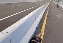 Diduga Mabuk, Seorang Pria Tidur di Jalur Motor Jalan Tol Bali Mandara Tidur Tol Bali Mandara