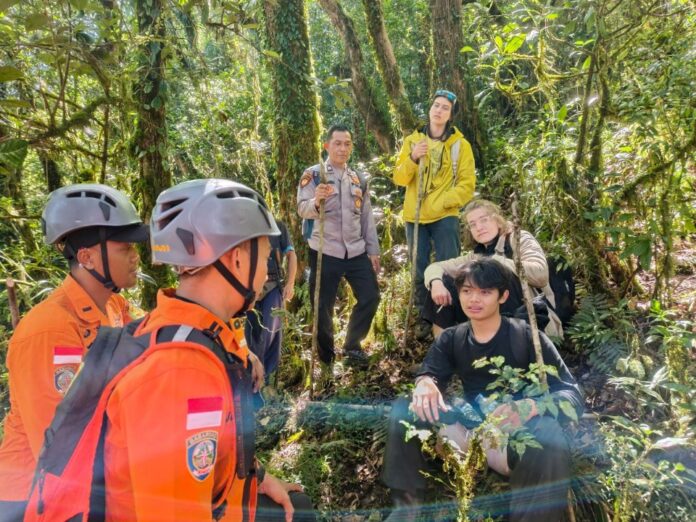 Pendaki Gunung Batukaru