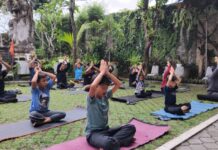 Sambut Hari Yoga Internasional 2026, Yoga Bersama Lintas Generasi Digelar di Puri Puncak Bangsal Badung Yoga