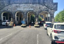 Satu Tiket Tiga Destinasi: Wisatawan Bisa Jelajahi Pantai Pandawa, Timbis, dan Tanah Barak Pantai Pandawa