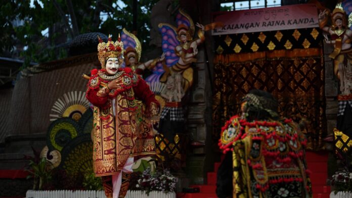 Topeng suluh