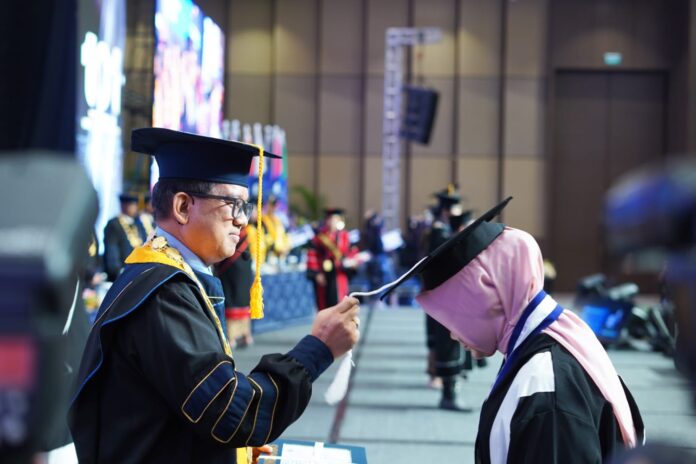 Wisuda Undiknas