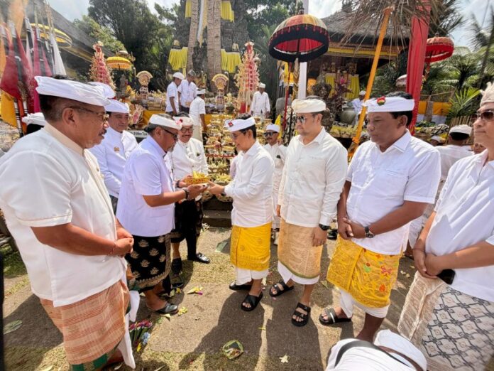 Pura Mandara Giri Semeru Agung