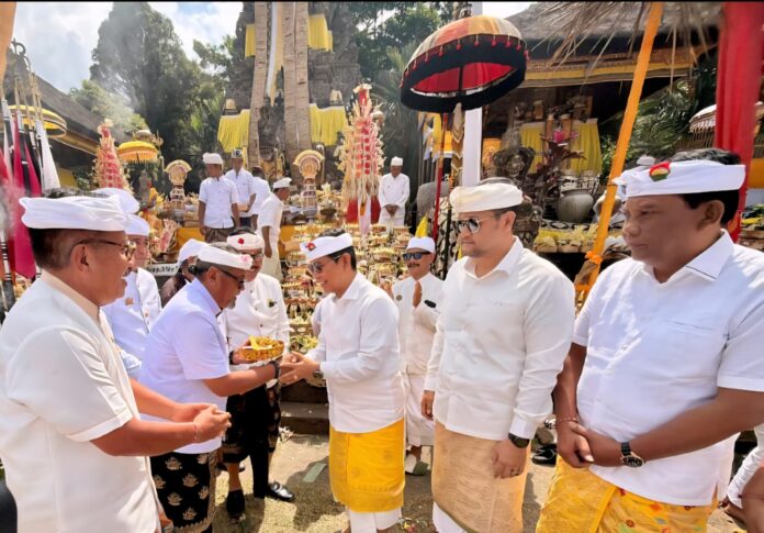 Pura Mandara Giri Semeru Agung
