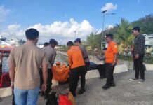 Kru Kapal Asal Tiongkok Meninggal di Selat Badung, Tim SAR Gabungan Evakuasi Jenazah ke Benoa Kapal Tiongkok