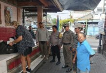 Tak Dapat Tempat Menginap Sesuai Keinginan, Turis Australia Tidur Tiga Hari di Poskamling Kuta Turis di poskamling