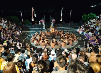 Tak Ingin Terlena Jadi Ikon Dunia, Kecak Uluwatu Diam-diam Datangkan Mystery Guest untuk Menguji Kualitas Pentas Kecak Uluwatu