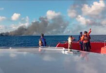 KMP Putri Yasmin Terbakar di Selat Lombok, Tim SAR Gabungan Evakuasi Penumpang KMP Putri Yasmin