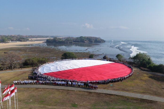 Merah putih raksasa
