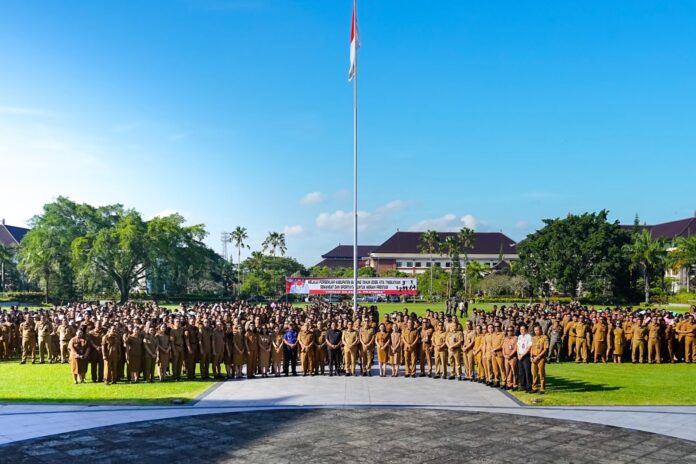 ASN Badung usai mengikuti apel di Lapangan Puspem Badung