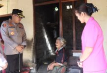 Polres Gianyar Serahkan Bantuan ke Lansia Sebatang Kara di Tampaksiring Polres Gianyar