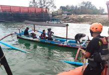 Jukung Mati Mesin di Tengah Perairan Benoa, Empat Orang Dievakuasi Tim SAR Jukung mati di Benoa