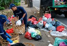 DLH Tabanan Sisir Bypass Soekarno Tiap Pagi, Sampah Dipilah Sebelum Diolah DLH Tabanan