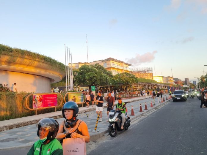 Pedestrian Pantai Kuta