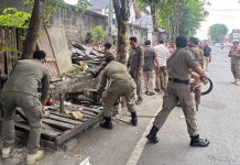 Pemkab Badung Tertibkan Enam Warung Kumuh di Jalan Gatot Subroto Barat Penertiban warung