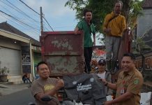 DLH Tabanan Salurkan 100 Kantong Komposter ke Warga yang Rajin Pilah Sampah Sampah