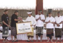 Bupati Badung Serahkan Bantuan Rp1,4 Miliar Lebih untuk Pitra Yadnya di Desa Adat Jimbaran Pitra Yadnya di Jimbaran