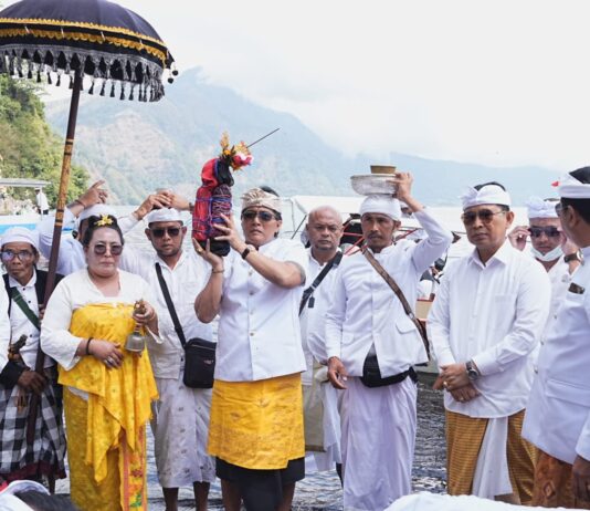 Karya Agung 10 Tahunan di Kintamani, Bupati Adi Arnawa Ajak Jaga Danau Batur Sebagai Jantung Air Bali Kintamani