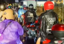 Tips Aman Berkendara Sepeda Motor saat Musim Hujan Berkendara saat hujan